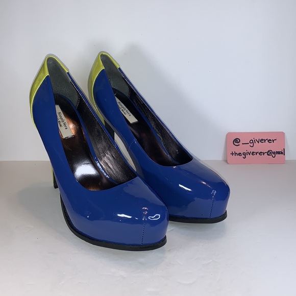 Vera Wang Two-Tome Patent Pumps - Picture 2 of 16